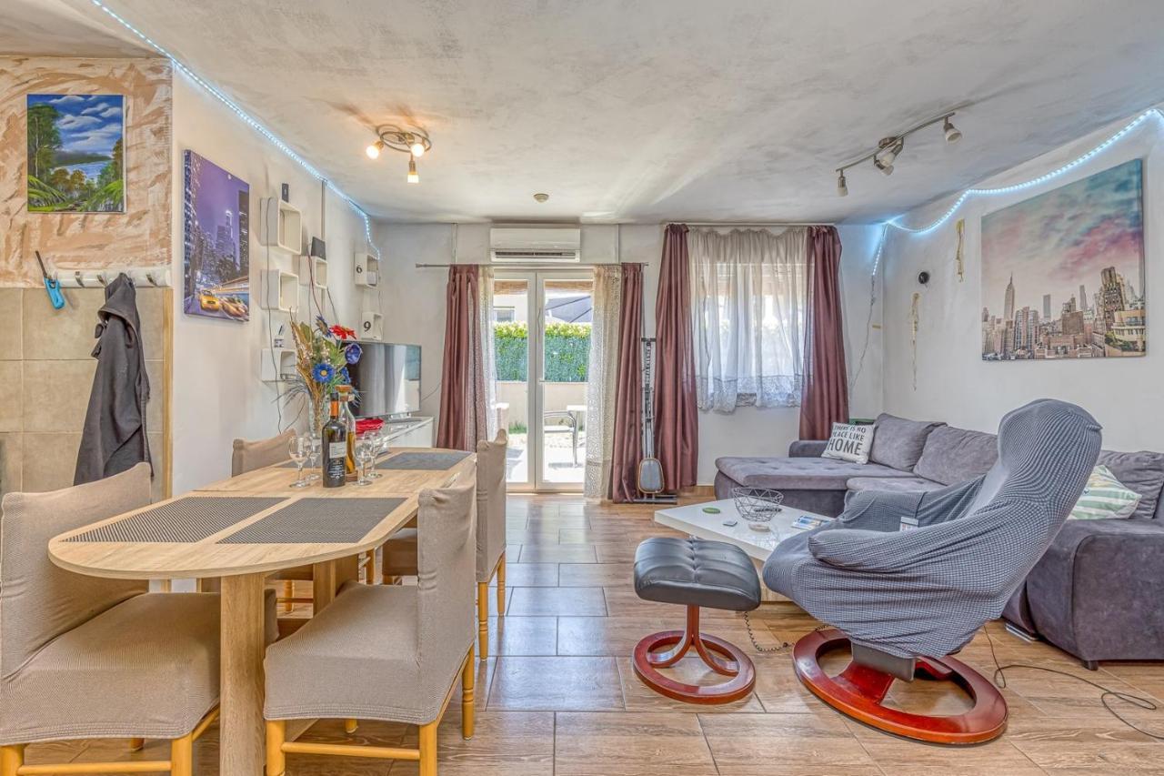 Holiday House Mir Kanfanar Εξωτερικό φωτογραφία
